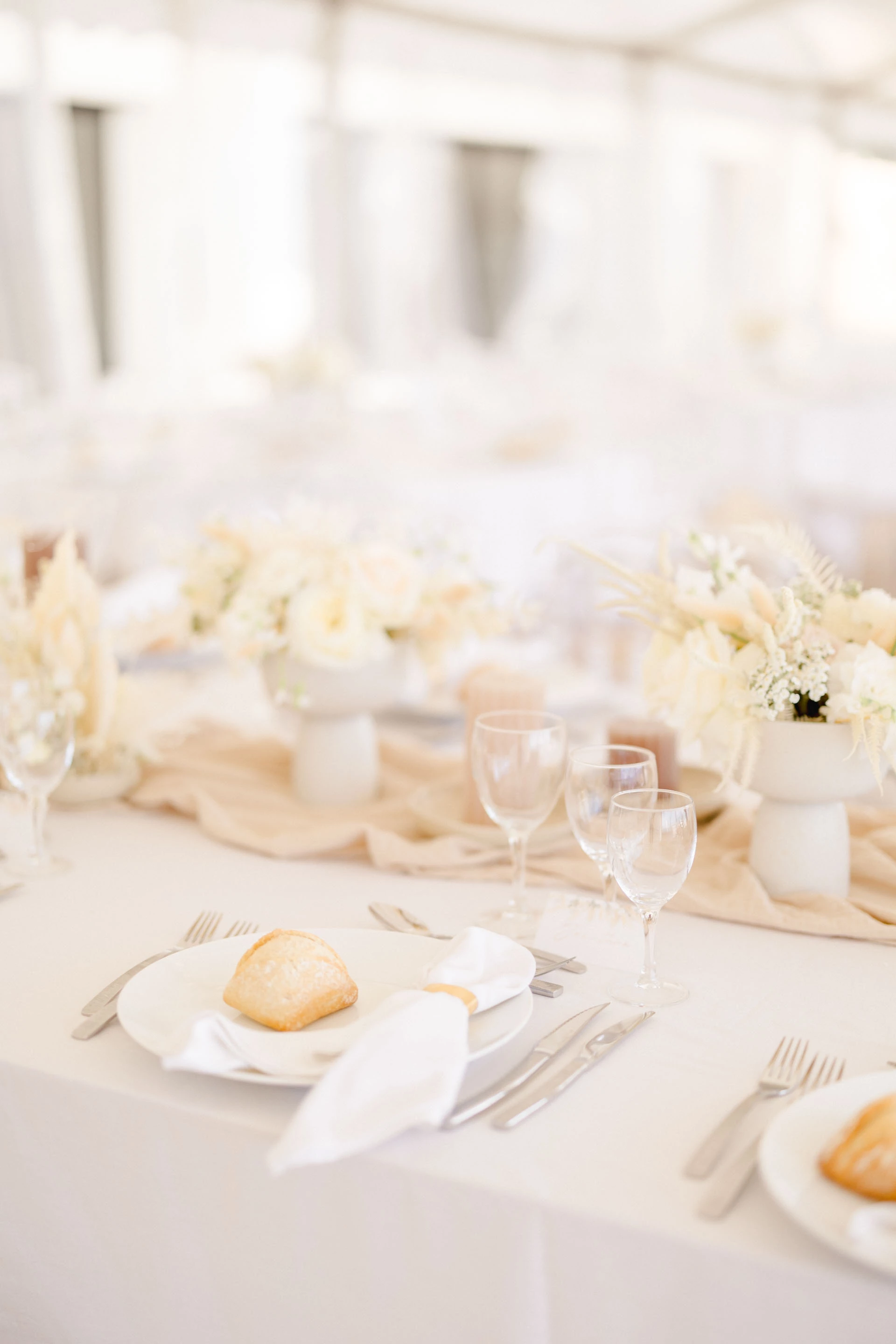 vaisselle meubles verres verres à pied beige